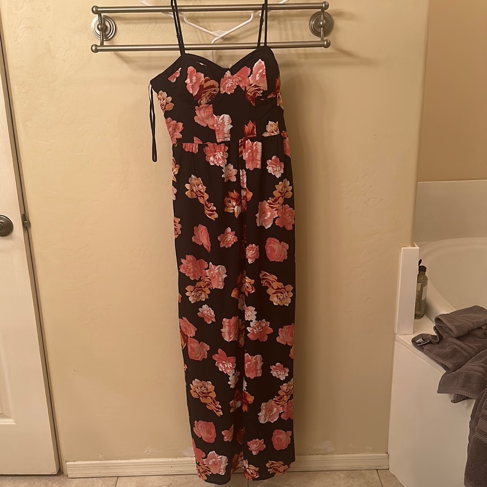 NWT! Pant jumper with built in bra and POCKETS! Adjustable straps. Empire waist